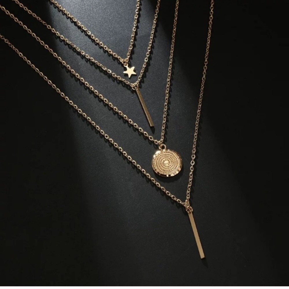 LAST ONE Dainty Layered Necklace - Picture 4 of 7